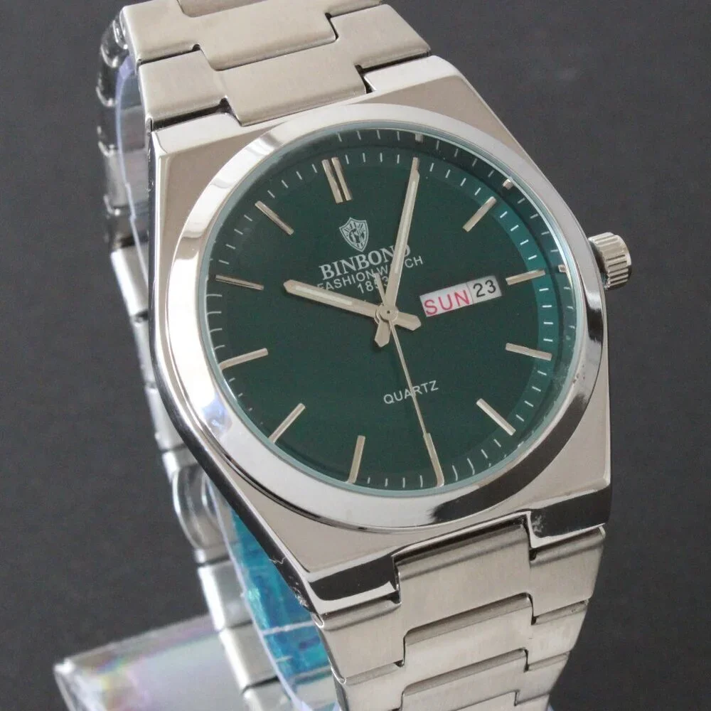 Men's Integrated Bracelet Sports Watch Stainless Steel Radiant Green Dial 40mm